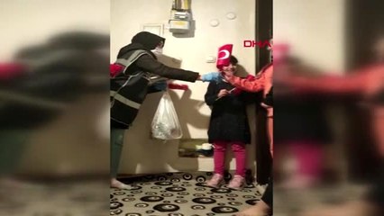 Polis, Halime'nin Türk bayrağı isteğini yerine getirdi