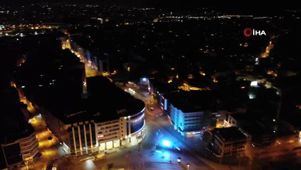 4 günlük sokağa çıkma kısıtlaması nedeniyle Kadıköy Meydanı boş kaldı