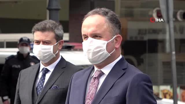 TBMM'nin 100. yılı ve Ulusal Egemenlik ve Çocuk Bayramı dolayısıyla Atatürk Anıtı'na çelenk sunuldu