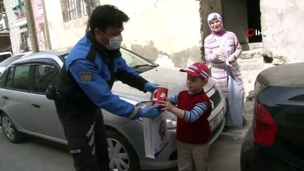 23 Nisan’da çocuklar, ‘Biz bize yeteriz’ kampanyasına kumbarası ile destek verdi