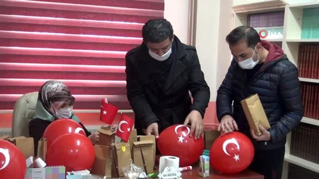 Öğretmenler ev ev dolaşıp öğrencilerine 23 Nisa...