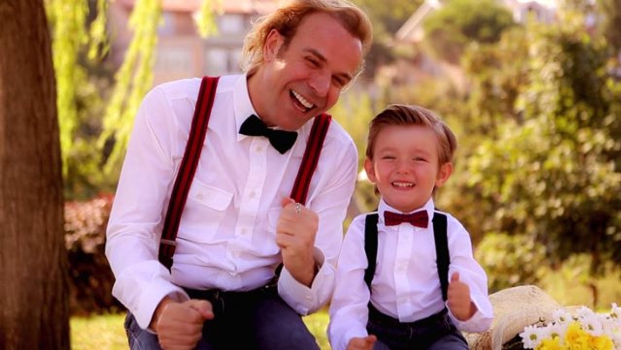 9 yaşındaki genç sanatçı Kuzey Köker, 23 Nisan için Türkiyem isimli şarkıyı okudu