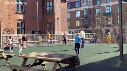 COVID-19: Άνοιξαν τα σχολεία στη Δανία