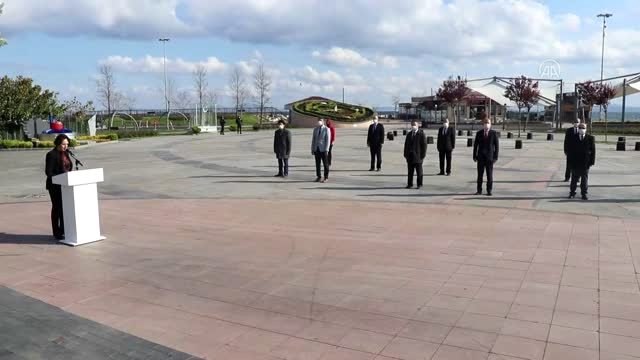 23 Nisan Ulusal Egemenlik ve Çocuk Bayramı kutlanıyor - Çelenk sunumu