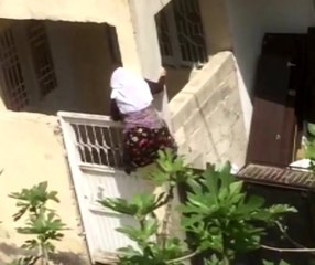 75'lik nine örümcek gibi tırmandı