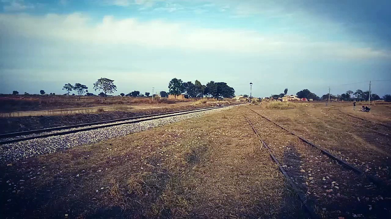 39up Jaffar express with zcu 20 6409 passing through sanjwal cantt Nov 2018