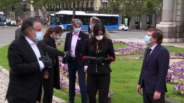 Minuto de silencio por los fallecidos por el Covid-19 en Madrid