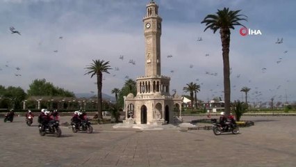 İzmir polisi, çocuklara bayram coşkusu yaşattı