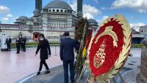 İBB'nin Taksim’de Cumhuriyet Anıtı'na bıraktığı rüzgara dayanamadı