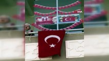 Fedakar öğretmenden öğrencilerine sürpriz...Evlerine kadar gelen öğretmenlerine balkondan şiir okudular