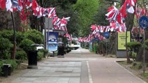 İzmit'te 23 Nisan'da cadde ve sokaklar boş kaldı, apartmanlar bayraklarla süslendi