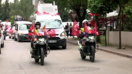 Adana polisi, çocuklara bayram coşkusu yaşattı