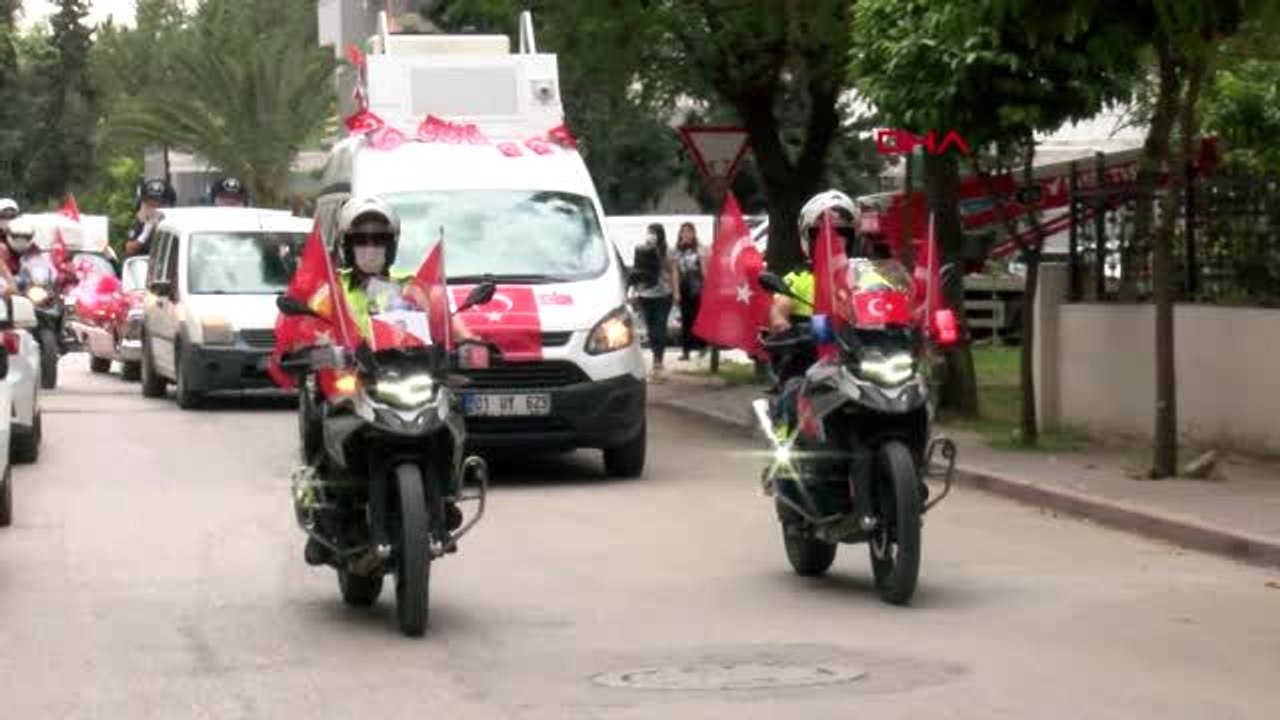Adana polisi, çocuklara bayram coşkusu yaşattı