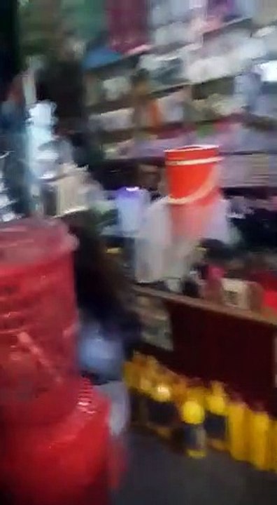 Lockdown kay darmiyan police ka chapa dukan dar qanoon say zeyada taiz bun rahe they part 1