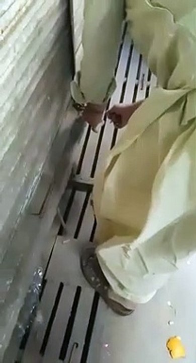 Lockdown kay darmiyan police ka chapa dukan dar qanoon say zeyada taiz bun rahe they part 3