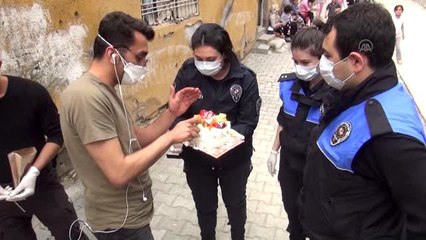 Cizre'de polisten 23 Nisan'da doğan çocuklara sürpriz kutlama