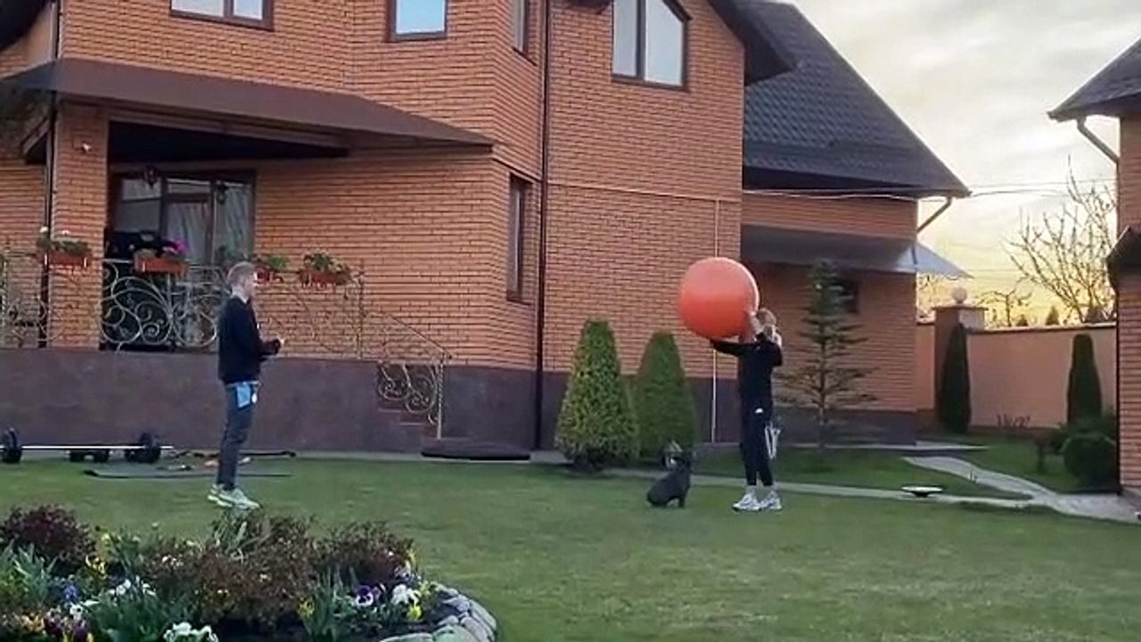 Zinchenko ve sevgilisi karantinada eğleniyor