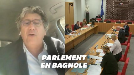 Depuis sa voiture, le député Éric Coquerel intervient en commission parlementaire
