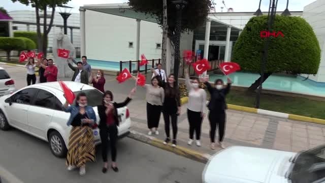 MERSİN Üstü açık otobüslerle renkli 23 Nisan kutlaması