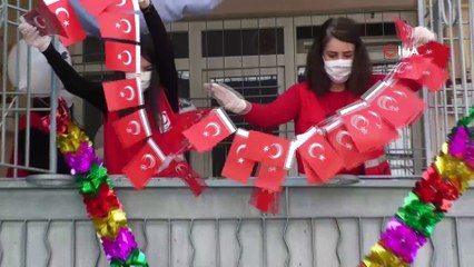 Kızılay’dan evden çıkamayan çocuklara 23 Nisan sürprizi