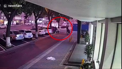Man in China headbutts car rear windscreen after having argument with wife