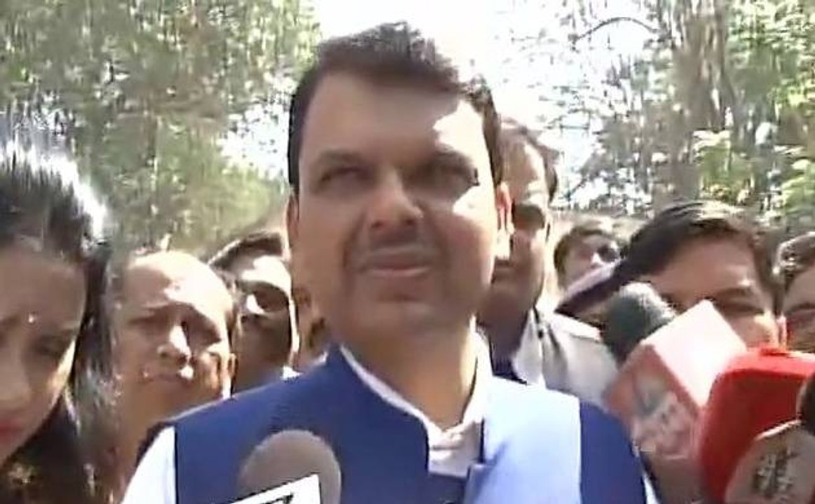 BMC चुनाव: उद्धव और फडणवीस समेत कई हस्तियों ने डाले वोट
