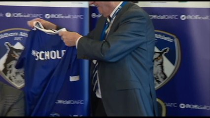 Scholes presented as Oldham boss