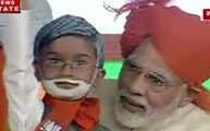 नवसारी रैली में 'छोटे मोदी' से मिले पीएम मोदी