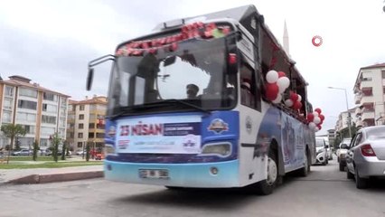Elazığ'da Gakkobüslü, mehteranlı 23 Nisan coşkusu