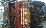 मुजफ्फरनगर के बागपत में पलटा ट्रक, 30 लोग घायल