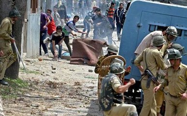 कश्मीर में स्कूली छात्र का सुरक्षा बलों पर पथराव