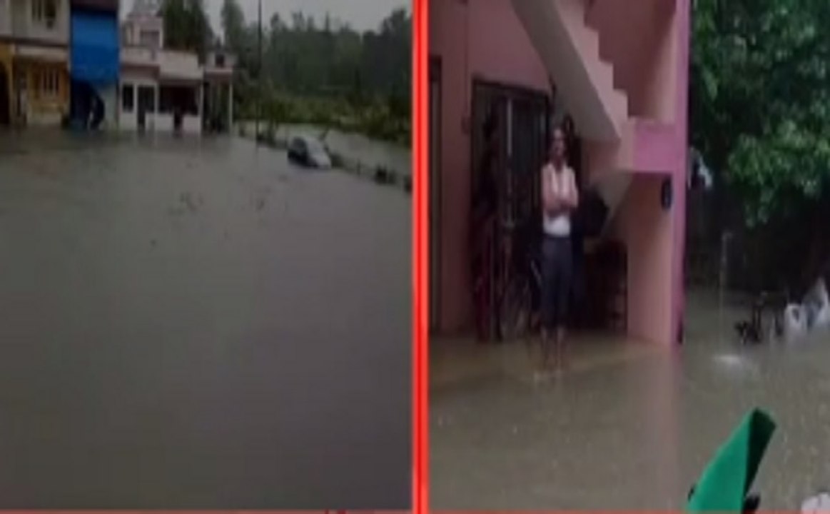 गुजरात में भारी बारिश से सड़को पर भरा पानी