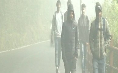 श्रीनगर के कई इलाकों में बर्फ़बारी, नेशनल हाईवे बंद