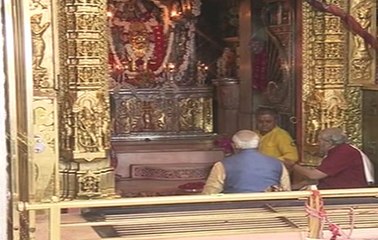 गुजरात चुनाव: पीएम मोदी ने अंबा जी मंदिर में की पूजा