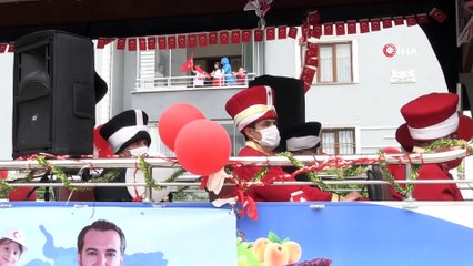 Elazığ’da Gakkobüslü, mehteranlı 23 Nisan coşkusu