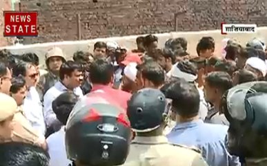 Breaking : गाजियाबाद के अर्थला में तनाव, प्रशासन-स्थानीय लोग आमने-सामने