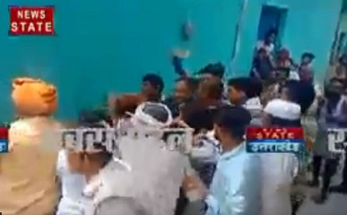 Breaking : आगरा में बिजली विभाग की टीम पर हमला, देखें VIDEO