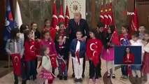 Cumhurbaşkanı, İstiklal Marşı'nı çocuklarla birlikte söyledi