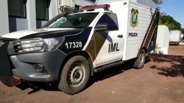Corpo de homem que morreu atingido por árvore é levado ao IML