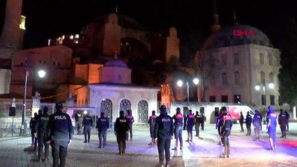 FATİH AYASOFYA POLİSLER İSTİKLAL MARŞI OKUDU