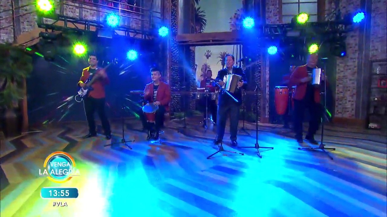 Conductoras bailando "La cumbia de Elsa" de Aurelio Pedroza. | Venga La Alegría