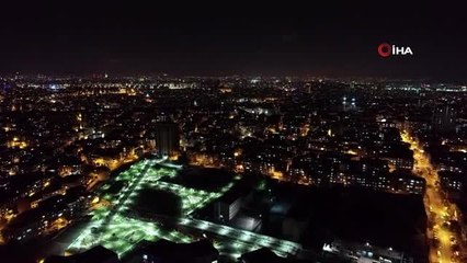 23 Nisan meşaleler ve havai fişekler eşliğinde kutlandı