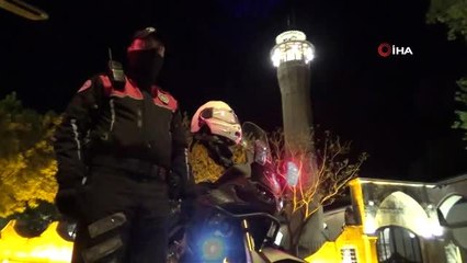 Polisler hep birlikte İstiklal Marşı'nı okudu