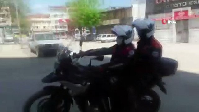 Bursa'da mahalle kavgası pahalıya patladı...okağa çıkma kısıtlamasına uymayan 15 kişiye 47 bin 700 lira para cezası kesildi