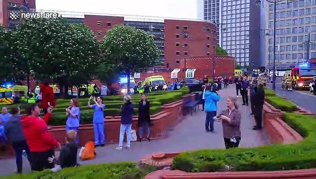 Amazing show of support for frontline workers at Leeds hospital as UK claps for carers