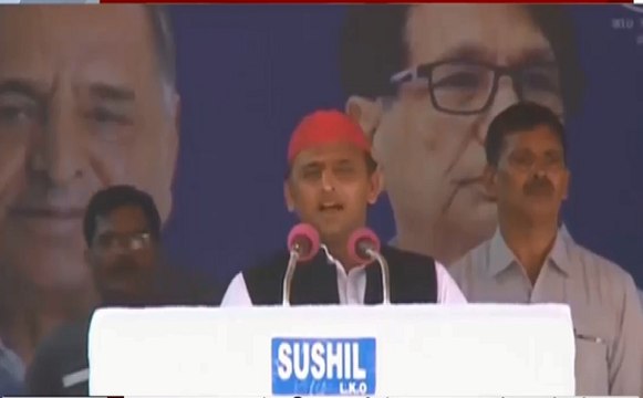 आगर से अखिलेश यादव : जब से लाल, हरा और नीला रंग मिला है तब से बहुत सारे लोग घबरा गए है