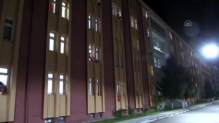 Karantinaya alınan vatandaşlar İstiklal Marşı'nı okudu