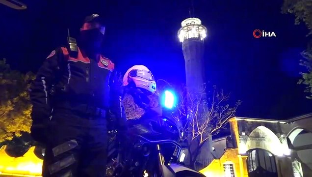 Polisler hep birlikte İstiklal Marşı'nı okudu