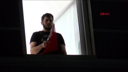 Karantinada kalan vatandaşlar İstiklal Marşı okudu