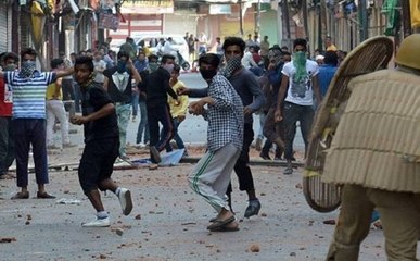 J&K: अनंतनाग में ईद की नमाज के बाद पत्‍थरबाजी